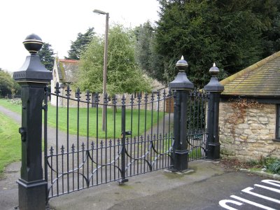 Old_Bradwell_Church_Gates